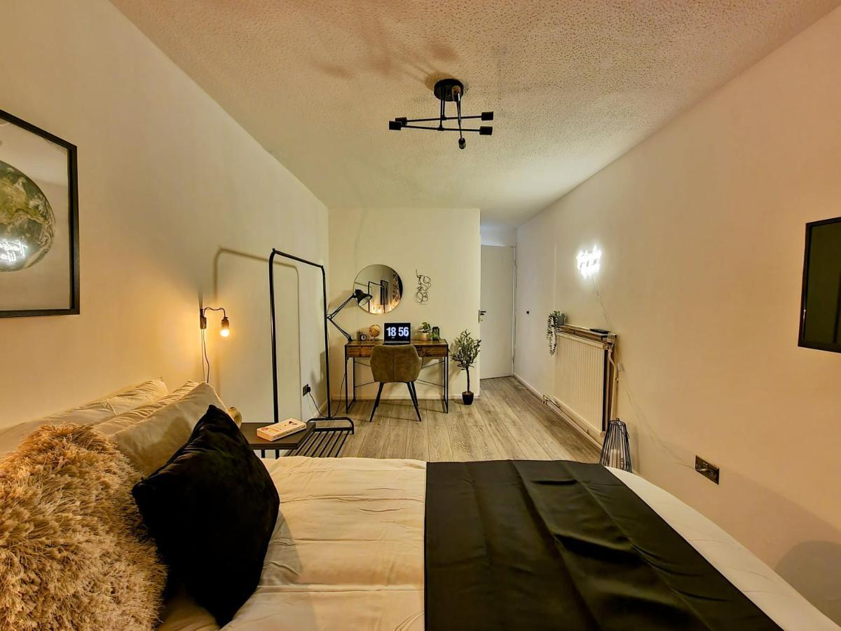 Spacious And Modern Flat In Archway Лондон Екстериор снимка